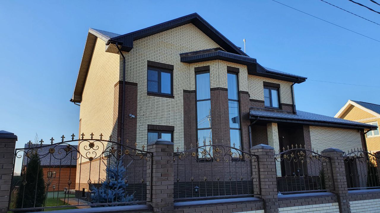 Дом 180м2 с гаражом и забором