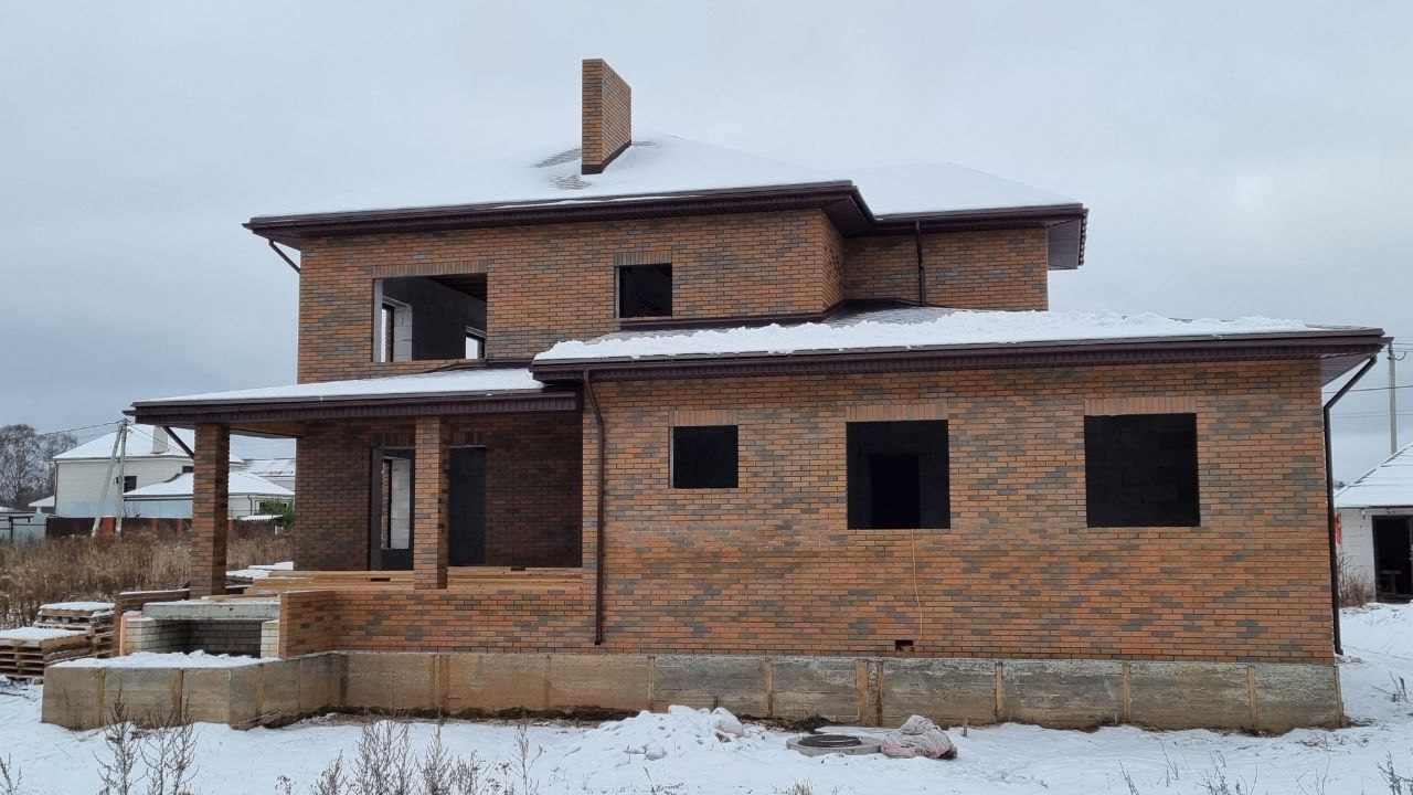 Дом с гаражом и верандой 250м2