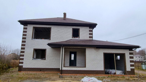 Кирпичный дом с гаражом 150 м3