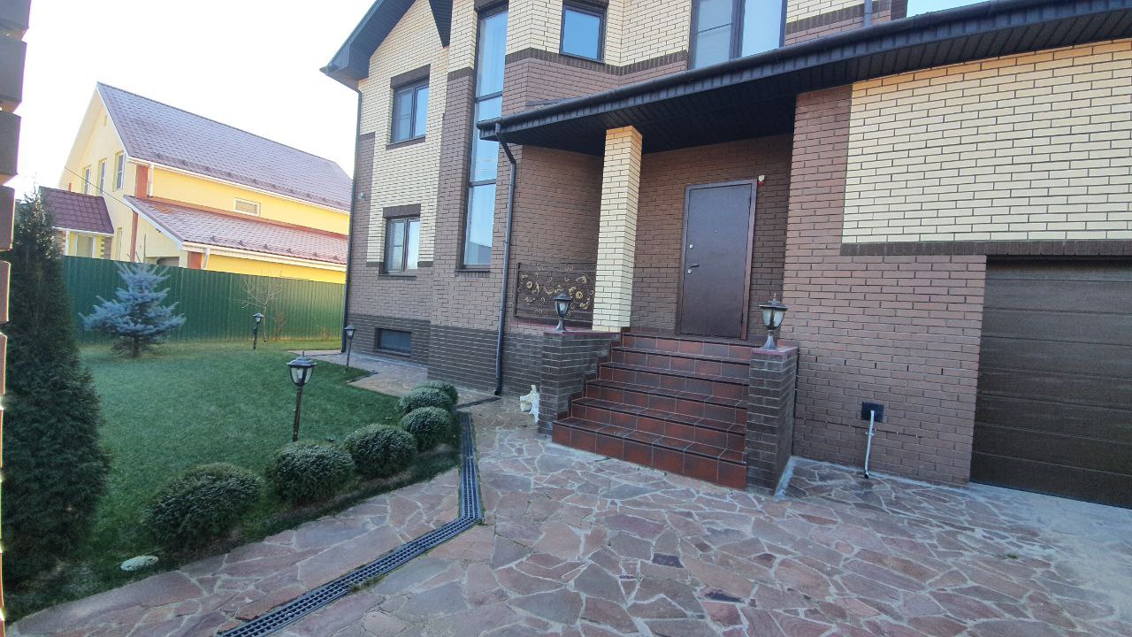 Дом 180м2 с гаражом и забором